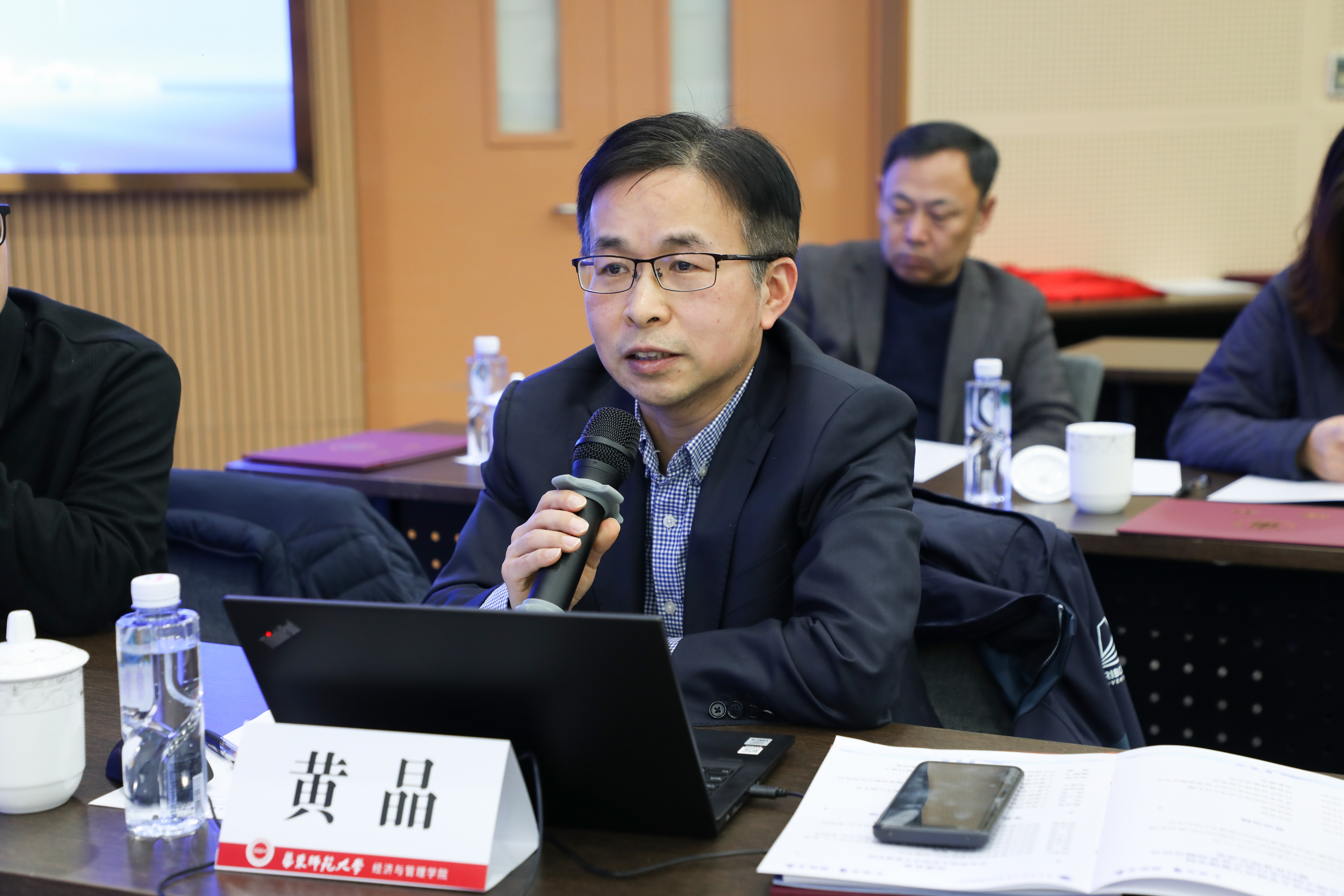 05座谈交流-黄晶.jpg 05座谈交流-黄晶.jpg