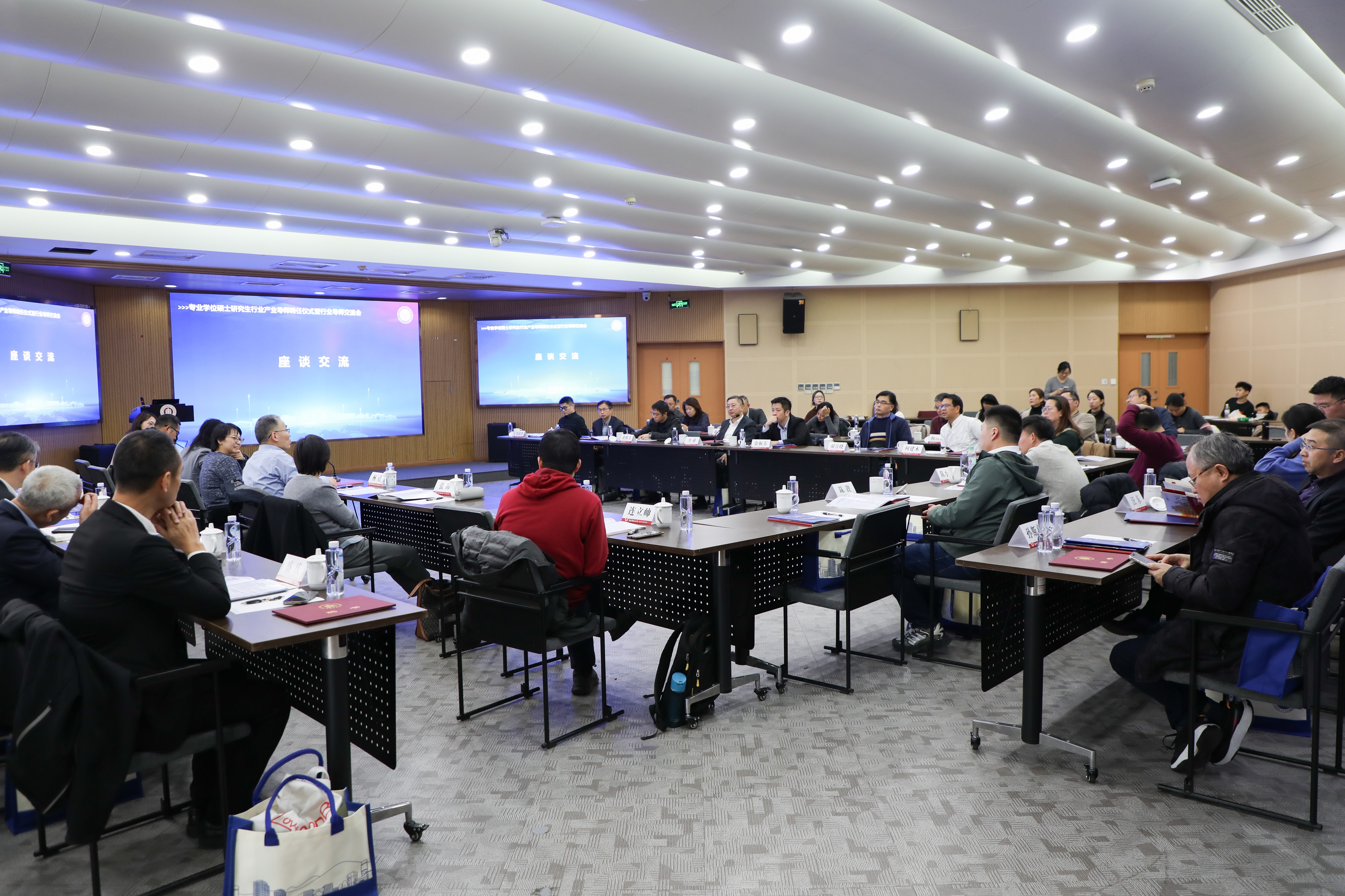 05座谈交流-全景2.jpg 05座谈交流-全景2.jpg