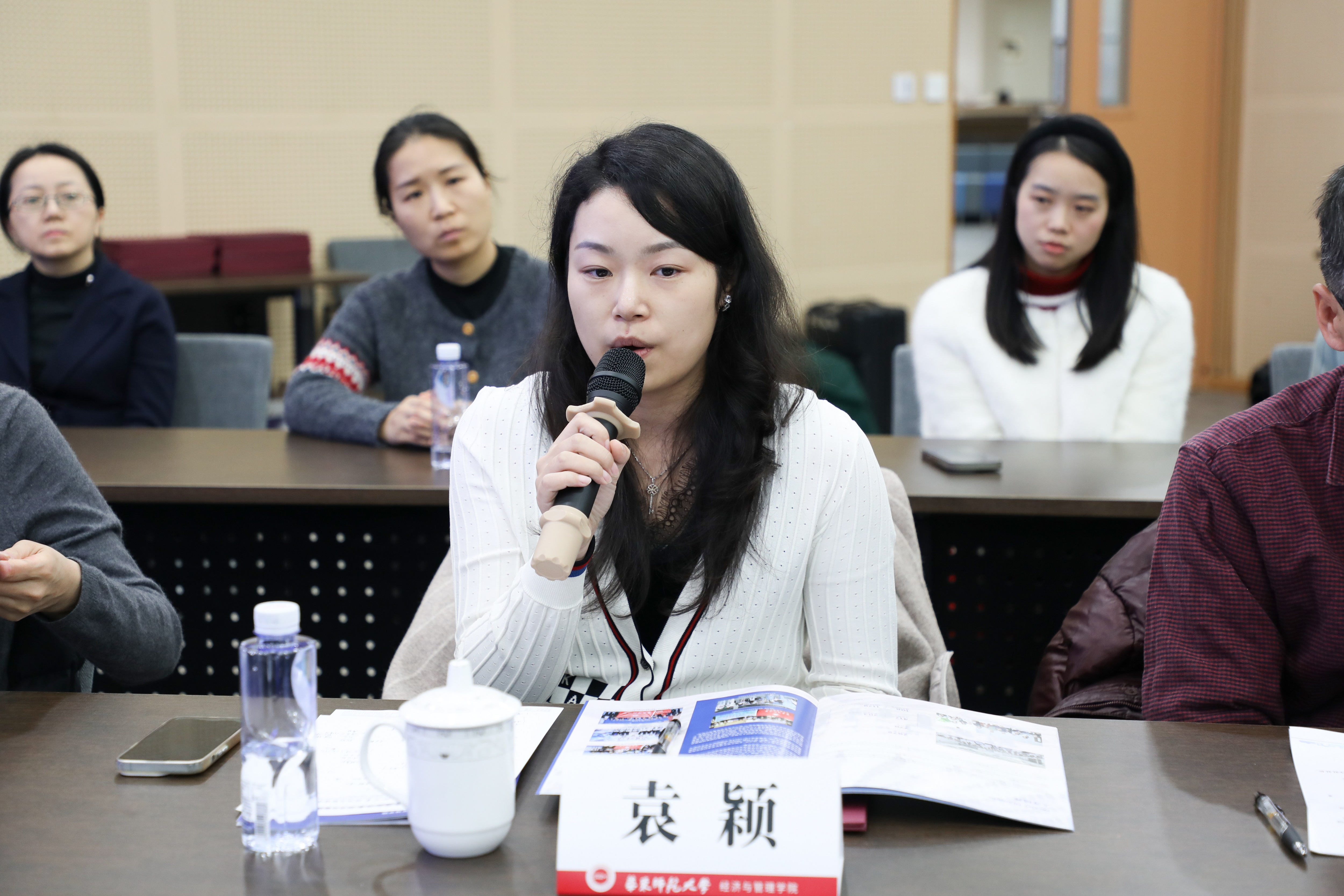 05座谈交流-袁颖.jpg 05座谈交流-袁颖.jpg